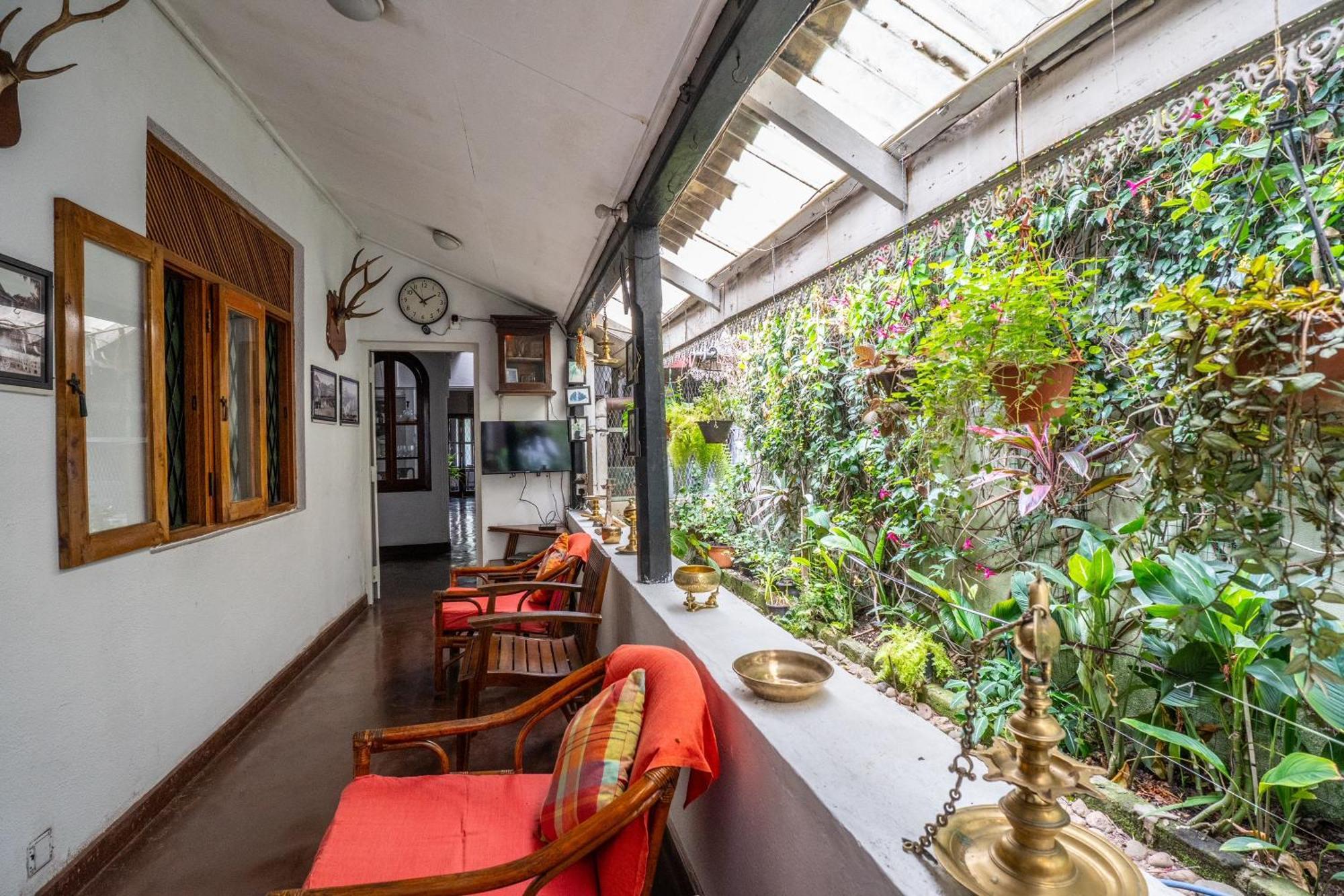 Kandy Inn Madugalle'S Family Guest House Eksteriør bilde